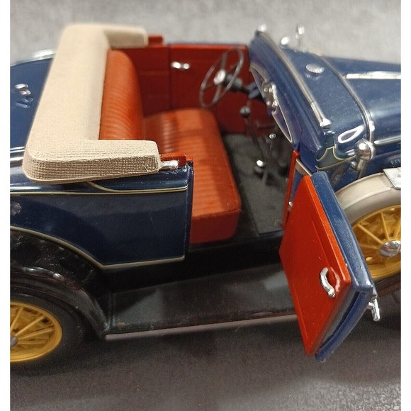 1931 Ford Sedan Model A 1:18-scale Diecast Car Motor City Classics IMPERFECT - Picture 10 of 16